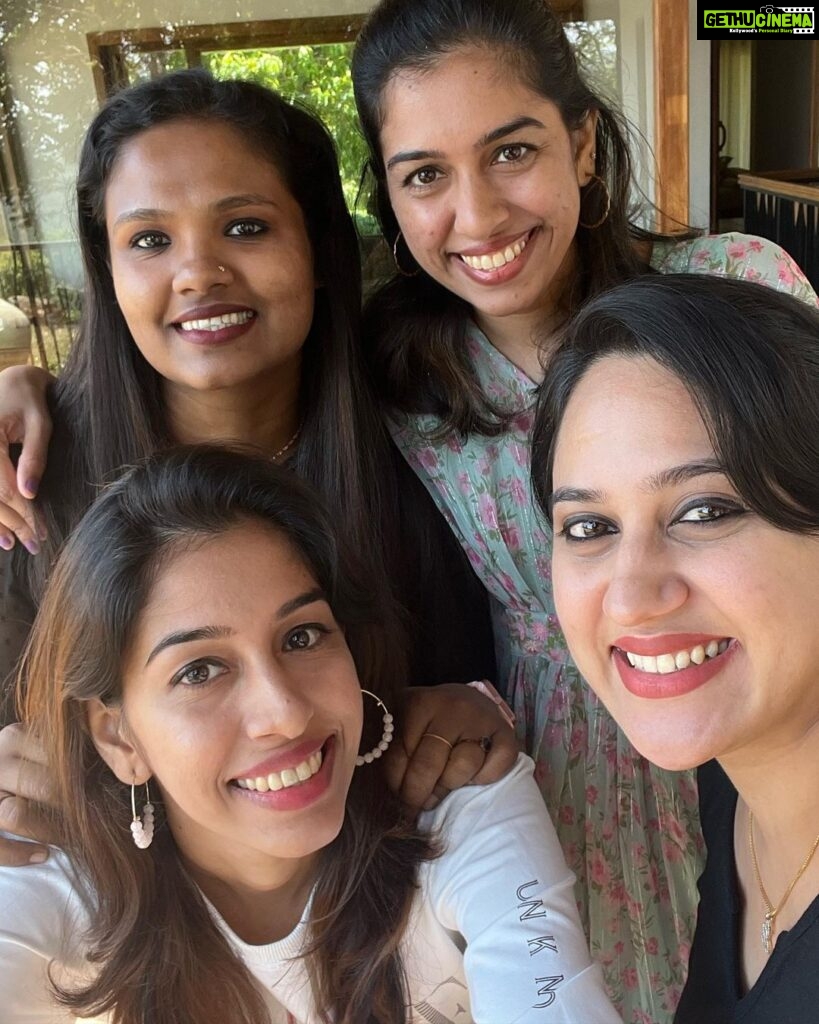 Miya George Instagram - My most favourite people.. Over the years they taught me so much.. influenced me so much.. On this special day I wanna thank each one of u for the love & support.. U ladies made me who I m today. Happy Women's day to all the ladies out dere ♥️🤘