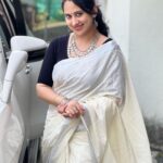 Miya George Instagram - Clicking pics are mandatory when I m in Saree📸 Thanks to hus😝