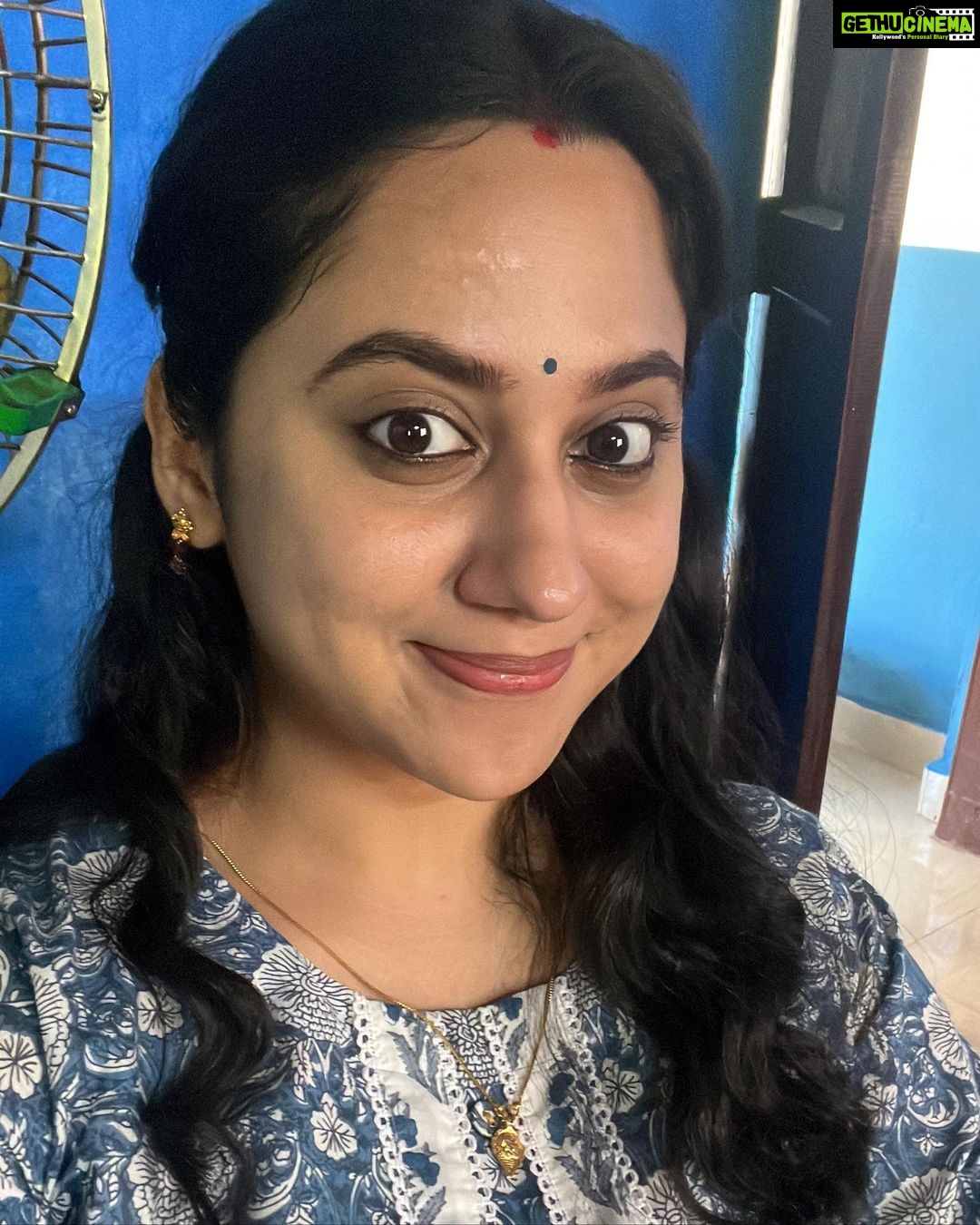 Miya George Instagram - Kurachu selfies orumichu ittal kuzhappam undo? Ellallo lle...😜