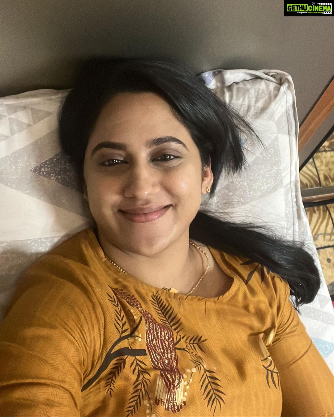 Miya George Instagram - Kurachu selfies orumichu ittal kuzhappam undo? Ellallo lle...😜