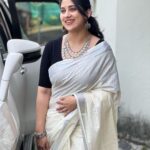 Miya George Instagram - Clicking pics are mandatory when I m in Saree📸 Thanks to hus😝