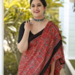 Miya George Instagram - Totally Indian vibe I hope 🥰. Saree by @amyraonline @femy_antony__ @pranavraaaj @sabarinathk_ @mayoorajewelerydesigns