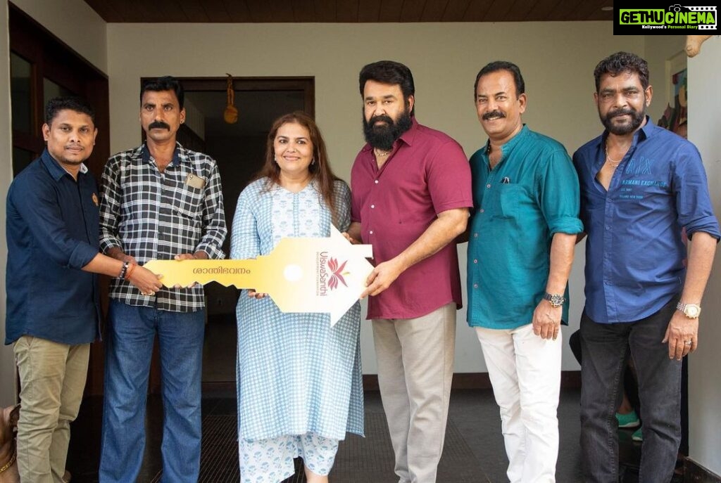Mohanlal Instagram - Linu’s family receives the key to the second house built under ViswaSanthi's Santhi Bhavanam project. Linu is a native of Kozhikode who lost his life in the 2019 flood rescue operations after landing several lives to safety. This is a tribute of love & thanks to this hero and his family. @viswasanthifoundation
