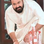 Mohanlal Instagram - എല്ലാ മലയാളികൾക്കും എൻ്റെ ഹൃദയം നിറഞ്ഞ തിരുവോണാശംസകൾ 🌼 . #happyonam #onam