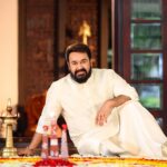 Mohanlal Instagram - Happy Onam 🌸 . 📸 @pranavcsubash_photography Stylist @jishadshamsudeen