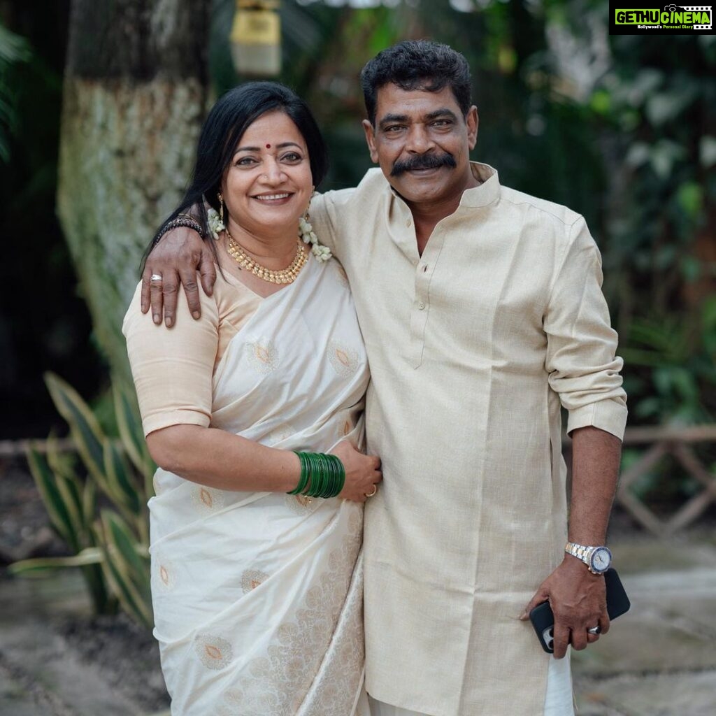 Mohanlal Instagram - Here's wishing my dearest Antony, whose presence, love and friendship have been a true blessing, a very happy birthday! Also, sending blessings and the fondest thoughts to Santhy and Antony on their wedding anniversary. May your love continue to flourish forever. @antonyperumbavoor @santhy.antony