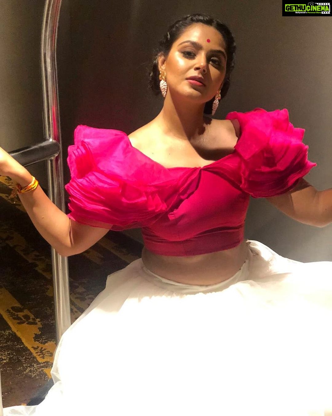 Monal Gajjar Instagram - “Elegance is when the inside is as beautiful as the outside.” Thank you @i_devang for beautiful memories & styling me for this outfit 🥰 I hope you all remember this outfit 😍if yes then share in comment #love #style #photooftheday #monalofthestory #imqueen👸🏻👑