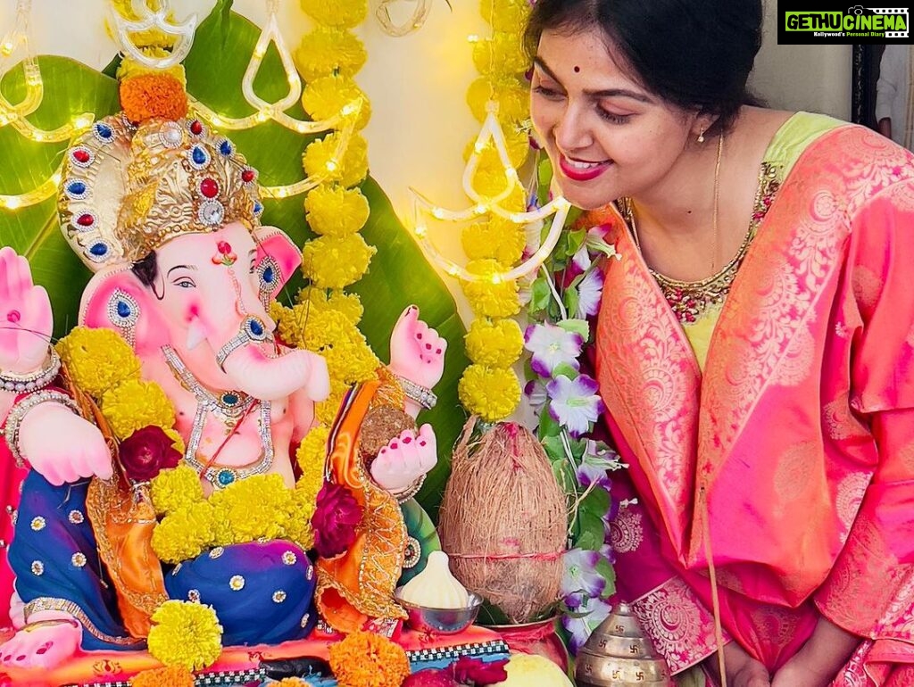 Monal Gajjar Instagram - "May Lord Ganesha bless you with wisdom, prosperity, and happiness on this auspicious Ganesh Chaturthi! 🙏🐘✨ #GaneshChaturthi #Blessings #FestivalVibes"
