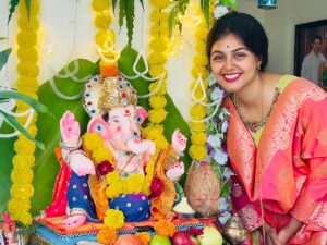 Monal Gajjar Instagram - "May Lord Ganesha bless you with wisdom, prosperity, and happiness on this auspicious Ganesh Chaturthi! 🙏🐘✨ #GaneshChaturthi #Blessings #FestivalVibes"