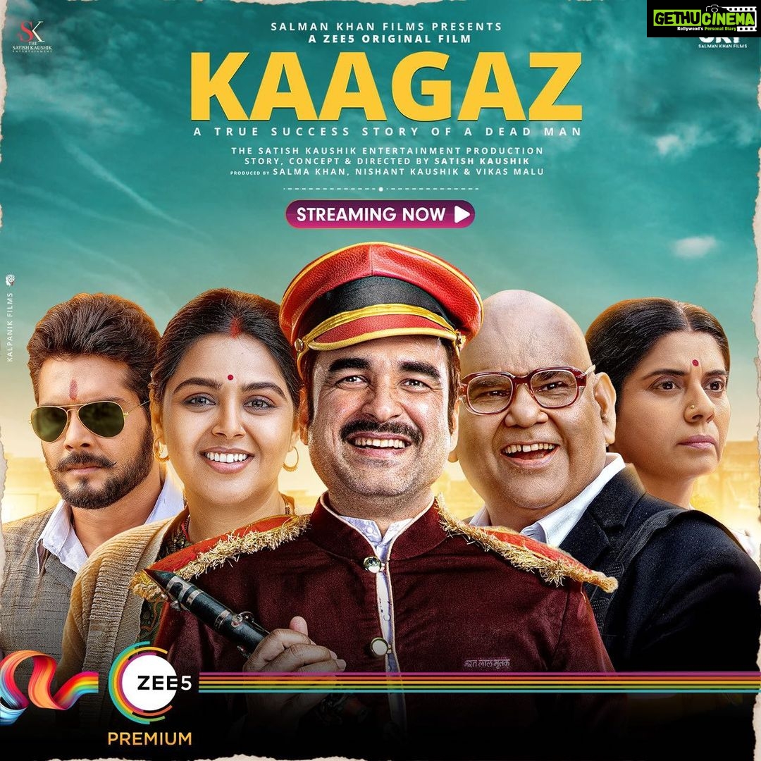 Monal Gajjar Instagram - Dekho aa gaye Bharat Lal Mritak, yeh prove karne ki woh zinda hai. Dekhiye ek aam aadmi ki sachi kahani #Kaagaz. Streaming now on @zee5premium. #ProofHaiKya #monalgajjar @pankajtripathi @satishkaushik2178 @Mitavasisht @monal_gajjar @amarupadhyay_official @nishantkaushik @skfilmsofficial @zeestudiosofficial @Imteyaz Hussein @ankur_chalisa @rahuljainofficial @vmkuber