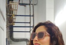 Monica Khanna Instagram - “I know why they’re called shades, because you can’t see me roll my eyes when I wear them.”😜😜 MY ARMOUR🤘 THANKYOU @eyewearlabs for spoiling me everytime... #sunglassesfashion #sunglassesstyle #sunglasses😎 #sunglasseslover #rayban #eyewearfashion #newsunglasses #eyewear #sunglass #glasses #trending #trendingsongs #reels #trendingreels #eyewearlabs #love #loveforsunglasses #viral #video