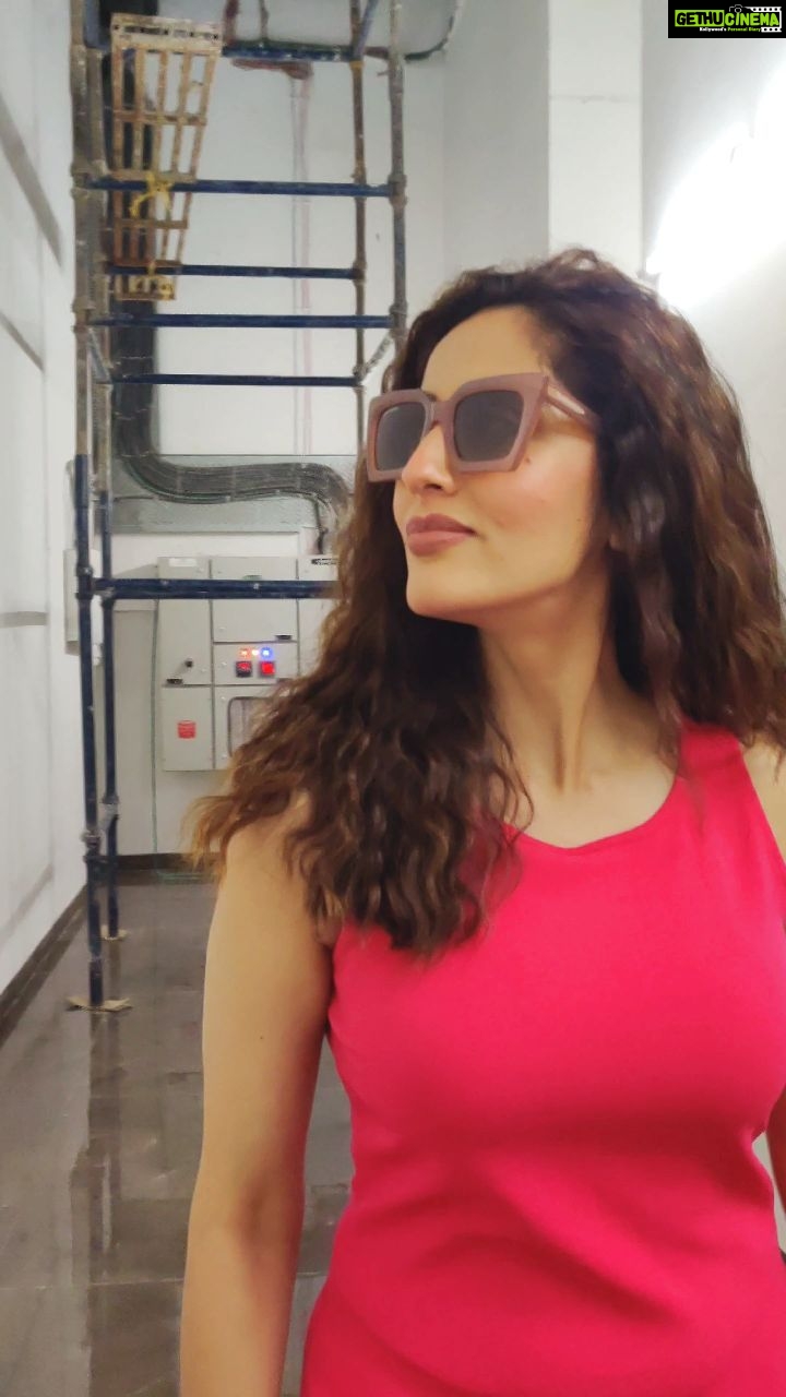 Monica Khanna Instagram - “I know why they’re called shades, because you can’t see me roll my eyes when I wear them.”😜😜 MY ARMOUR🤘 THANKYOU @eyewearlabs for spoiling me everytime... #sunglassesfashion #sunglassesstyle #sunglasses😎 #sunglasseslover #rayban #eyewearfashion #newsunglasses #eyewear #sunglass #glasses #trending #trendingsongs #reels #trendingreels #eyewearlabs #love #loveforsunglasses #viral #video