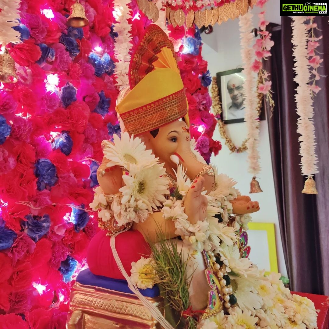 Monica Khanna Instagram - प्रातः स्मरामि गणनाथमनाथबन्धुं सिन्दूरपूरपरिशोभितगण्डयुगमम् उद्दण्डविघ्नपरिखण्डनचण्डदण्ड माखण्डलादिसुरनायकवृन्दवन्द्यम् ॥ Darshan Day 5 #ganapati #ganeshchaturthi #ganesh #aarti #bappa #bappamorya #day5 #gratitude #majhabappa #happiness #gannu #gampu #gannubappa😘 #yellow #yellowfeta #yellow #whiteday Mumbai, Maharashtra