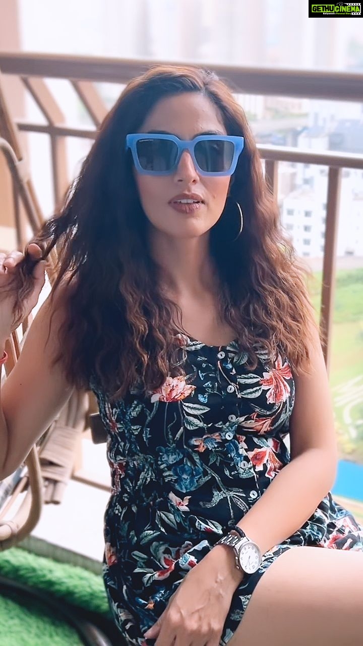 Monica Khanna Instagram - The coolest sunglasses to make you look hot... Vibe hai 🤘 Vibe hai🤘 Wearing -@eyewearlabs #sunglassesfashion #sunglassesstyle #sunglasses😎 #sunglasseslover #rayban #eyewearfashion #newsunglasses #eyewear #sunglass #glasses #trending #trendingsongs #reels #trendingreels #eyewearlabs #love #loveforsunglasses #viral #video
