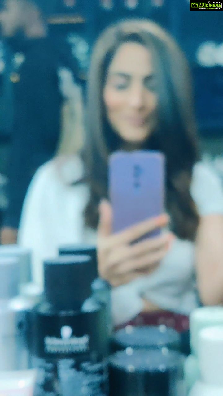Monica Khanna Instagram - From drab to fab with just a change of hair color... Feeling like QUEEN π ALL Thanks to @salonministry @poojanawathe18 @rasikadeshpande9 @pnr_brand #haircolor #hair #haircut #hairstyle #hairstyles #hairstylist #balayage #hairdresser #hairgoals #beauty #blondehair #blonde #fashion #instahair #longhair #highlights #hairsalon #hairtransformation #behindthechair #style #makeup #haircare #salon #haircolorist #hairfashion #ombre #hairoftheday #color #hairextensions
