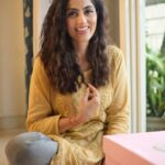 Monica Khanna Instagram - इस तरह दिया है जिंदगी ने हमारा साथ जैसे कोई निभा रहा हो रकीब से।।🌻🌻 📸- @jerrypundkar #smile #smilemore #love #photography #happiness #trendingreels
