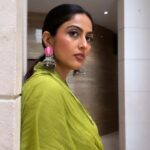 Monica Khanna Instagram - उम्मीद कम रखिए खुशी बेहिसाब होगी🌻🌻 @shilpihandicrafts @jerrypundkar #trending #trendingreels #viralvideos #viral #green #saree #shayari #gulzar #fashion #style #photo #photography #fashionphotography #bekind #begood #reelsinstagram #instareels #trendingsongs #suit #salwarkameez #indianattire #indianness #indian #gajra