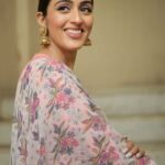 Monica Khanna Instagram - You are beautiful You are rare You are worthy Kyunki There's literally no one like you On this DHARTI❤️❤️ Poetry by- @aditya_tare (Thankyou for writing such hilariously beautiful poetries) @shilpihandicrafts @jerrypundkar #trending #trendingreels #viralvideos #viral #green #saree #shayari #gulzar #fashion #style #photo #photography #fashionphotography #bekind #begood #reelsinstagram #instareels #trendingsongs #suit #salwarkameez #indianattire #indianness #indian #gajra