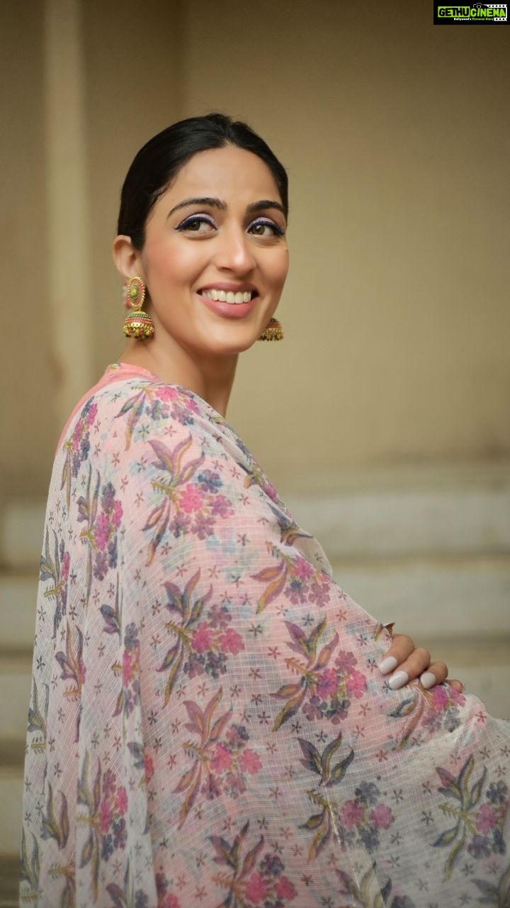 Monica Khanna Instagram - You are beautiful You are rare You are worthy Kyunki There's literally no one like you On this DHARTI❤️❤️ Poetry by- @aditya_tare (Thankyou for writing such hilariously beautiful poetries) @shilpihandicrafts @jerrypundkar #trending #trendingreels #viralvideos #viral #green #saree #shayari #gulzar #fashion #style #photo #photography #fashionphotography #bekind #begood #reelsinstagram #instareels #trendingsongs #suit #salwarkameez #indianattire #indianness #indian #gajra