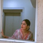 Monica Khanna Instagram – ले दे के अपने पास फ़क़त इक नज़र तो है
क्यूं देखें ज़िंदगी को किसी की नज़र से हम।।।।

सुधीर लुधियानवी साहब
Wearing -@shilpihandicrafts 
Photography -@jerrypundkar

#trending #trendingreels #viralvideos #viral #green #saree #shayari #gulzar #fashion #style #photo #photography #fashionphotography #bekind #begood #reelsinstagram #instareels #trendingsongs