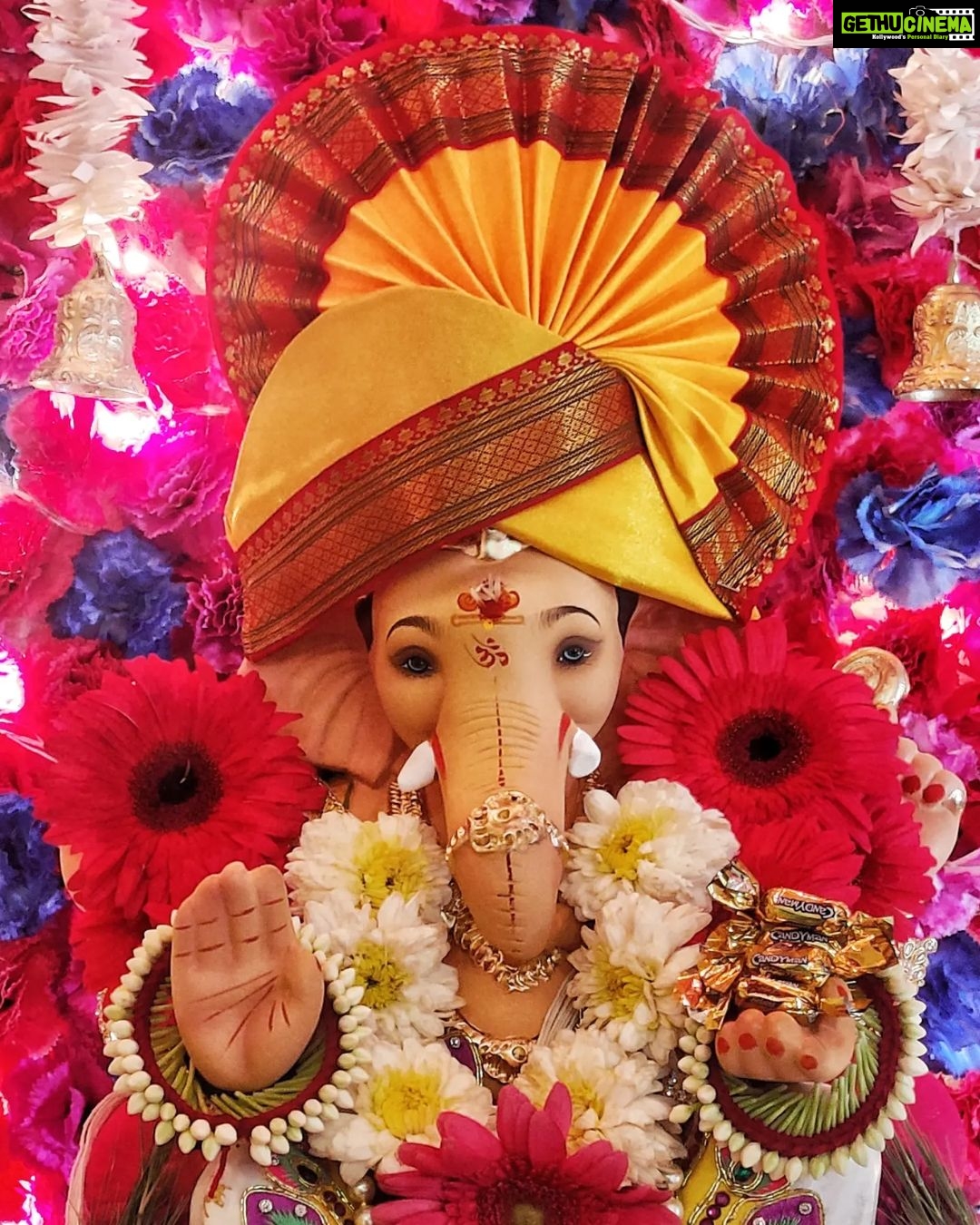 Monica Khanna Instagram - विघ्नेश्वराय वरदाय सुरप्रियाय लम्बोदराय सकलाय जगद्धितायं। ... Darshan day 2 #ganapati #ganeshchaturthi #ganesh #aarti #bappa #bappamorya #day2 #gratitude #majhabappa #happiness #gannu #gampu #gannubappa😘 #yellow #yellowfeta Mumbai - मुंबई