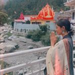 Monica Khanna Instagram - राम सिया राम सिया राम जय जय राम। जय हो। @nitin_tintin10 @sharadmalhotra009 #kaichidham #neemkarolibaba #darshan #nainital #gratitude #jaibajrangbali #jaishreeram #spritual #sprituality #love #life #laughter #trendingpost #video #trending #saree #loveforsaree #indian #indainattire Neem Karoli Baba