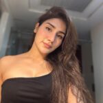 Monica Sharma Instagram - If your presence doesn’t work, neither will your words✨ . . . . . . . . #selfie #bathroomselfie #instagood Mumbai, Maharashtra