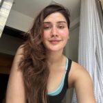 Monica Sharma Instagram - Projecting preferred parameters of my avatar without any placebo’s from inside to out in the hologram👽🤍 i.e., Felt cute without makeup 🤪 . . . . . . #nomakeup #postworkout #instamood Mumbai, Maharashtra