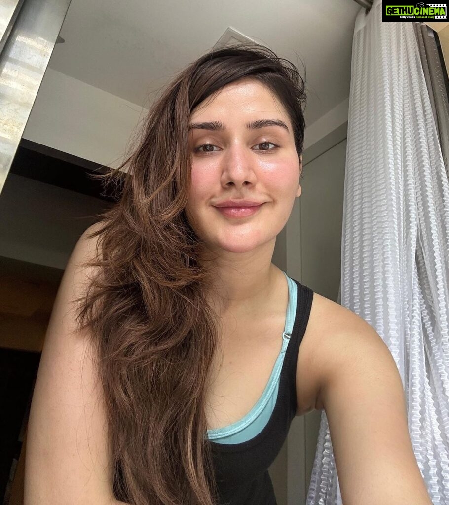 Monica Sharma Instagram - Projecting preferred parameters of my avatar without any placebo’s from inside to out in the hologram👽🤍 i.e., Felt cute without makeup 🤪 . . . . . . #nomakeup #postworkout #instamood Mumbai, Maharashtra
