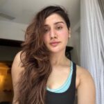 Monica Sharma Instagram - Projecting preferred parameters of my avatar without any placebo’s from inside to out in the hologram👽🤍 i.e., Felt cute without makeup 🤪 . . . . . . #nomakeup #postworkout #instamood Mumbai, Maharashtra