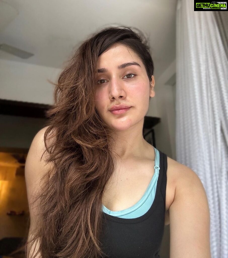 Monica Sharma Instagram - Projecting preferred parameters of my avatar without any placebo’s from inside to out in the hologram👽🤍 i.e., Felt cute without makeup 🤪 . . . . . . #nomakeup #postworkout #instamood Mumbai, Maharashtra
