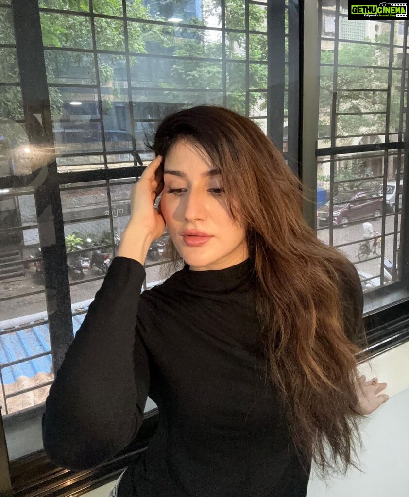 Monica Sharma Instagram - Okay okay, I get it you missed me😮‍💨♥️ . . . . . . . #black #instamood Mumbai, Maharashtra