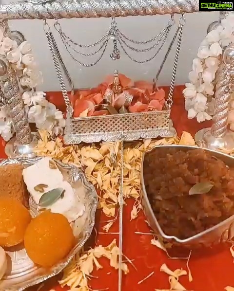 Mouni Roy Instagram - Happyyyy birthday to my Krishna 🦚🌞🌙🌟 happy janmashtami everyone ♥️ 1. My laddoo gopal 2. @anishavarma s laddoo gopal 3. @shivaani_malik_singh s laddoo gopal 🌸Sucha happy day today🌸 HARE KRISHNA HARI OM