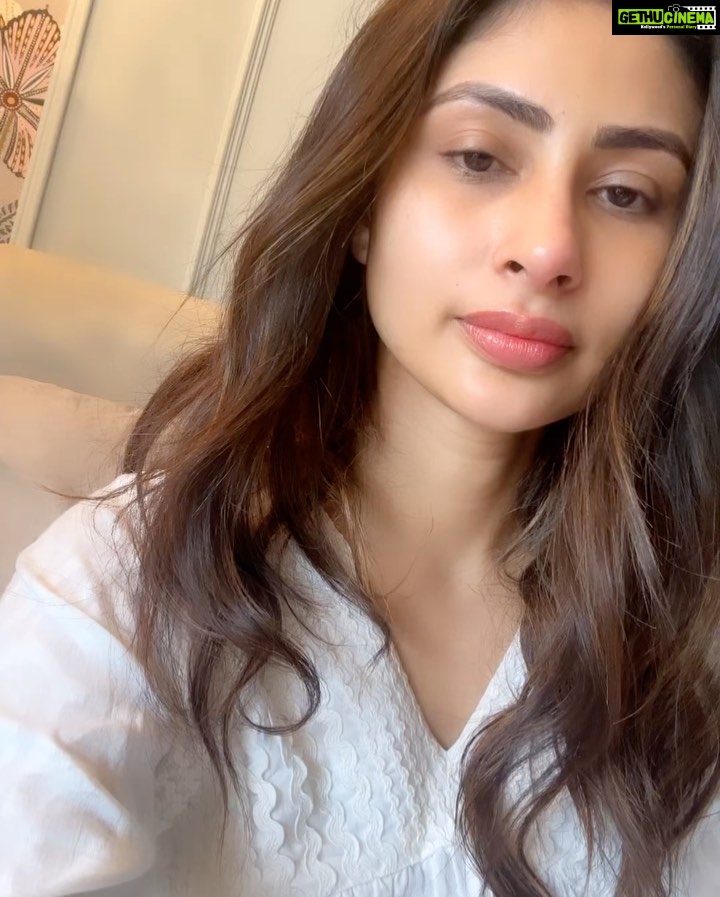 Mouni Roy Instagram - Happyyyy birthday to my Krishna 🦚🌞🌙🌟 happy janmashtami everyone ♥️ 1. My laddoo gopal 2. @anishavarma s laddoo gopal 3. @shivaani_malik_singh s laddoo gopal 🌸Sucha happy day today🌸 HARE KRISHNA HARI OM