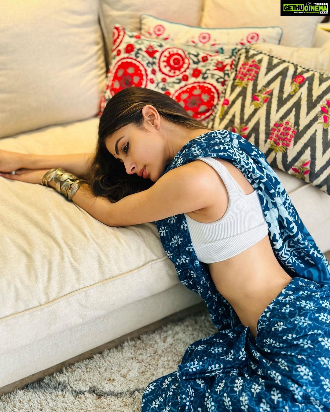 Mouni Roy Instagram - As nameless as the narrator of dance dance dance.. #nofilters #kohled