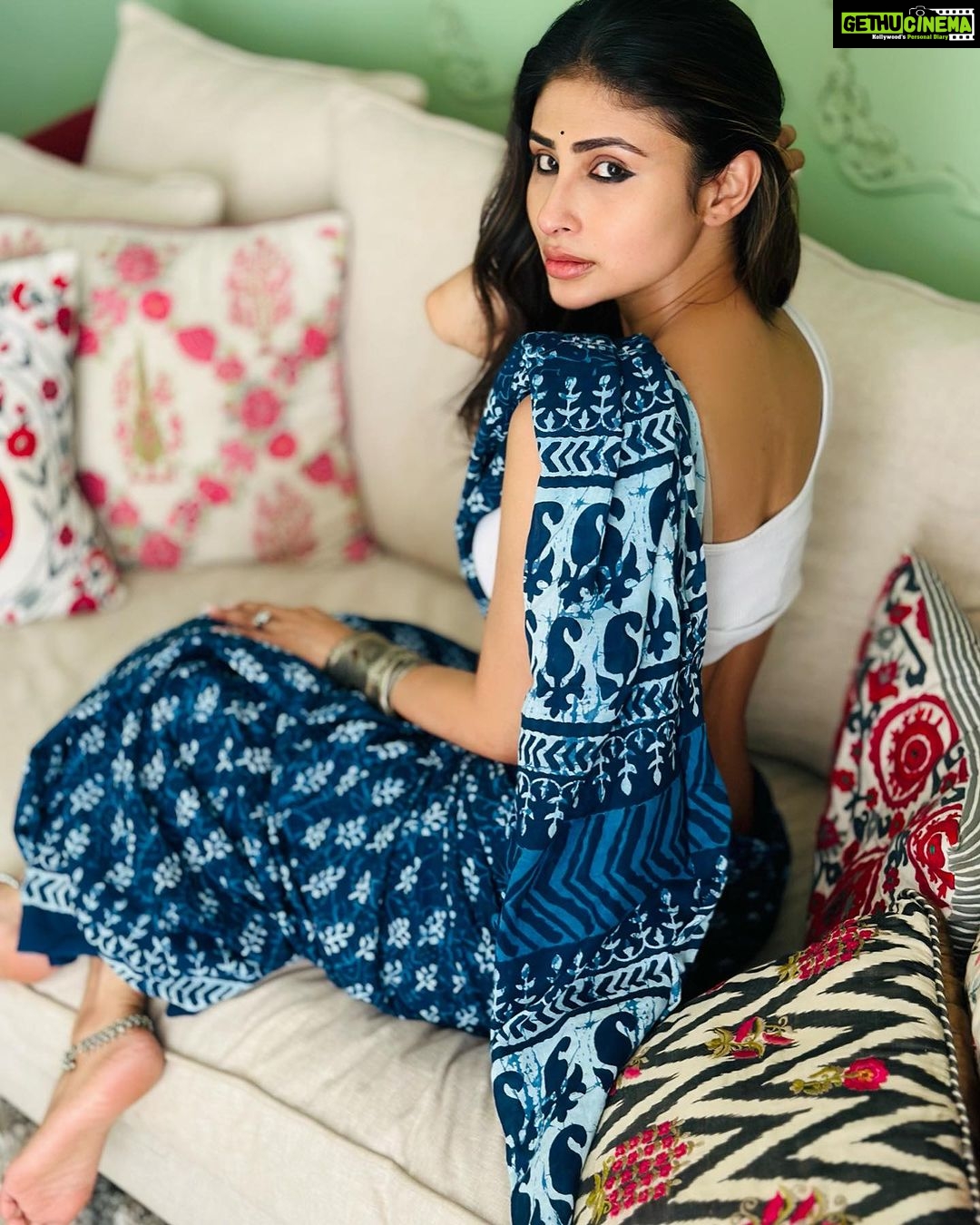 Mouni Roy Instagram - As nameless as the narrator of dance dance dance.. #nofilters #kohled