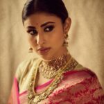 Mouni Roy Instagram - Lover of the classics ♥️ @raw_mango x @jadaujewellerybyfalgunimehta Styled by @manekaharisinghani With @chintan_shah08 Hair @chettiarqueensly Make up @chettiaralbert 📸 @gohil_jeet Mumbai, Maharashtra