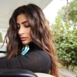 Mouni Roy Instagram - 30 sec buggy ride with @sashajairam 🐼 🏔️ #now Himachal Pradesh