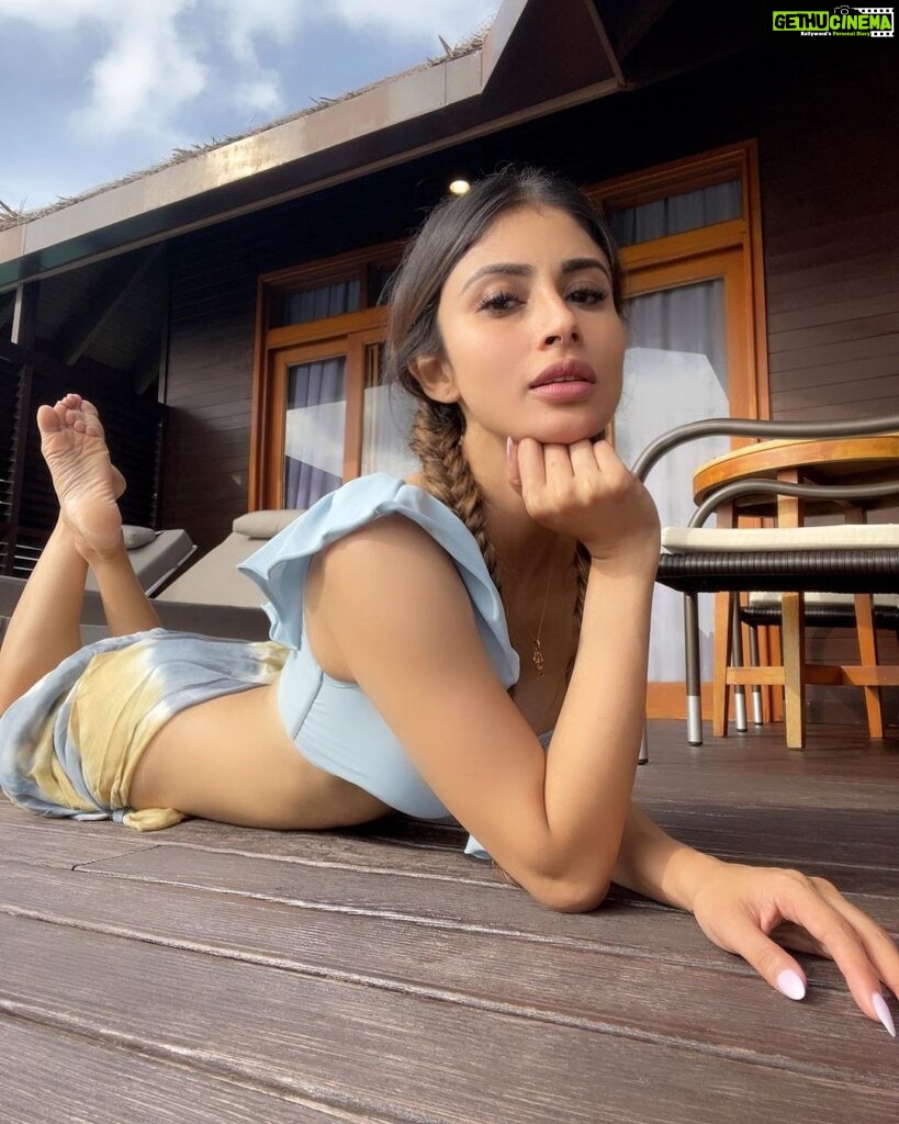 Mouni Roy Instagram - Currently dreaming..