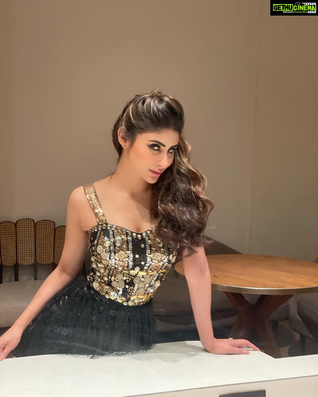 Mouni Roy Instagram - Dance & all that jazz. It’s best when you improvise !