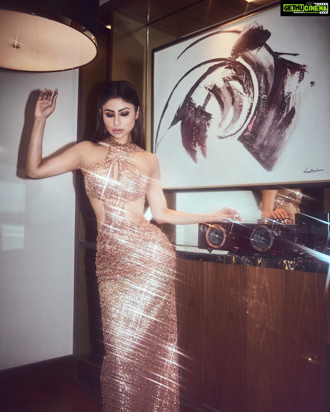 Mouni Roy Instagram - Last night in dubai x * * * * Styled by : @mohitrai with @tarangagarwalofficial Outfit : @bronxandbanco at @tutuskurniatiofficial Shoes : @jimmychoo Make up: @mukeshpatilmakeup Hair: @chettiarqueensly Photographer @amannagoshe ♥️ @trishilagoculdas Dubai, United Arab Emirates