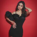Mouni Roy Instagram - LBD 🌚 By @jacquemus 👠 @ysl Hair @chettiarqueensly Make up by 🙋🏻‍♀️ 📸 @amannagoshe
