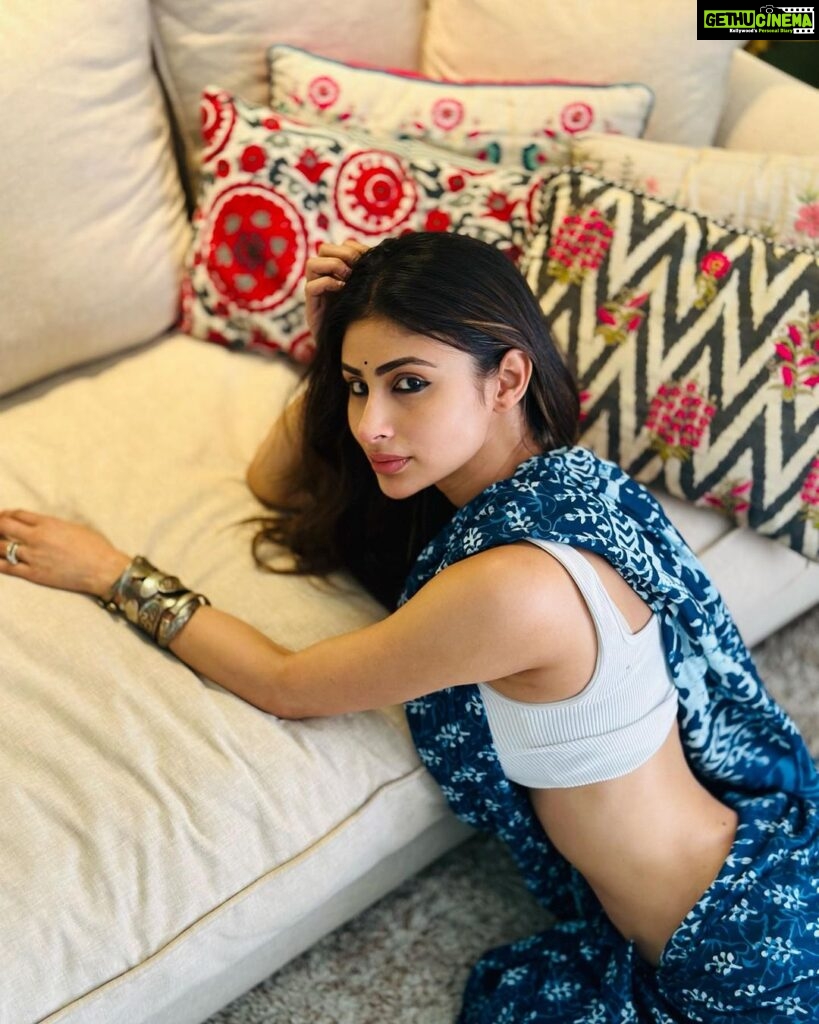 Mouni Roy Instagram - As nameless as the narrator of dance dance dance.. #nofilters #kohled