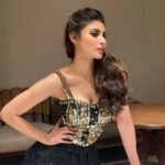 Mouni Roy Instagram - Dance & all that jazz. It’s best when you improvise !