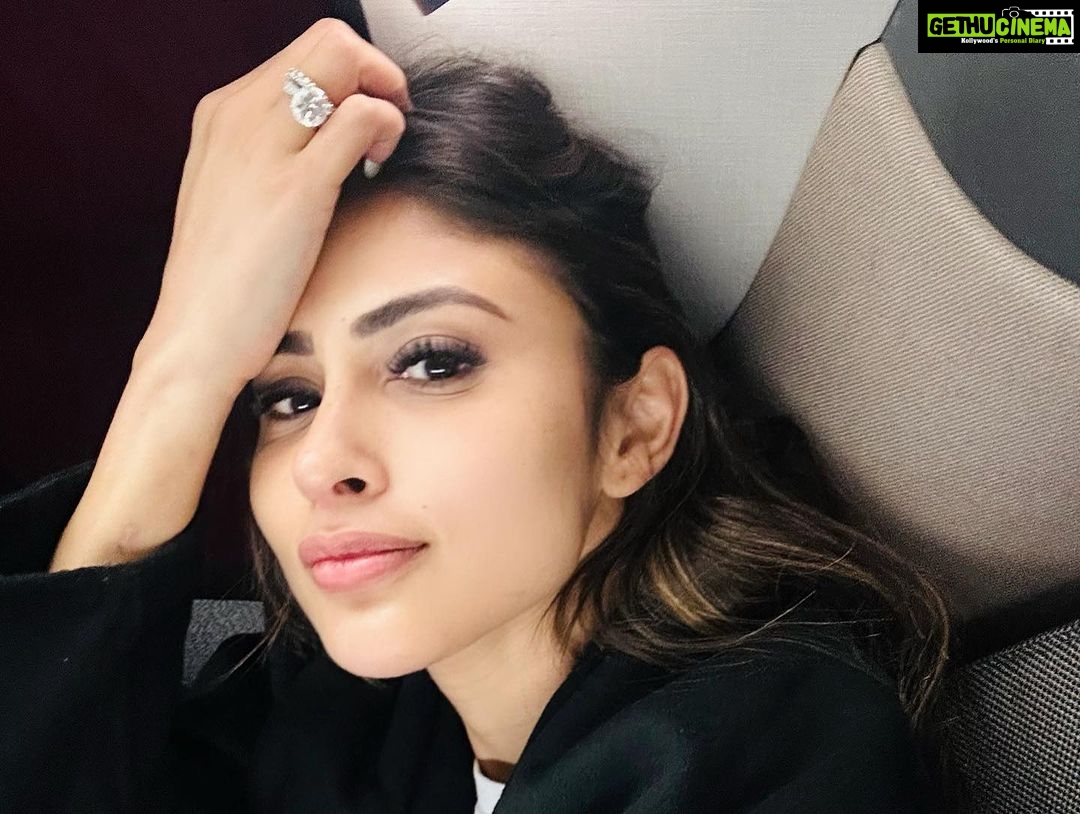 Mouni Roy Instagram - #Dreamscapes with @qatarairways 🪽
