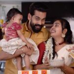 Mridula Vijay Instagram - സദ്യ കഴിച്ചു വയറു നിറയുമ്പോൾ പാലാട്ടിന്റെ പാലട മനസ്സും നിറയ്ക്കും. നിങ്ങളുടെ ഇത്തവണത്തെ ഓണത്തിന് ഒത്തിരി മധുരം കൂട്ടാൻ പാലാട്ടിന്റെ രുചികരമായ ഇൻസ്റ്റന്റ് പാലട പായസം മിക്സ് തന്നെ ഉപയോഗിക്കൂ. ആഘോഷിക്കാം ഈ ഓണം പാലാട്ടിനൊപ്പം. #palat #palatfoods #palattinoppamsweetonam #onam #onam2023 @yuvakrishna_official @dwanikrishna_official