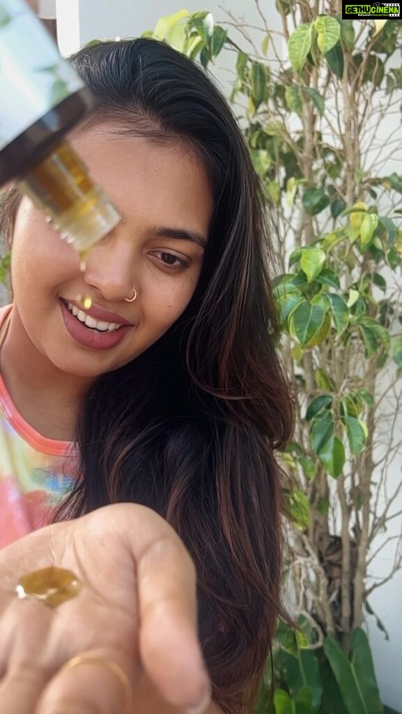 Mridula Vijay Instagram - Say goodbye to hair fall and say hello to strong, voluminous hair locks! 🌿 @Secrethaircare Black Charm Oil is my secret weapon for reducing hair fall, strengthening roots, and boosting volume effortlessly. 🥰 But the real secret? The oil has a unique blend of Amla, Curry leaves, Bhringraj, Vetiver, and other carefully selected ingredients to strengthen hair roots and prevent hair fall. I’ll tell you one more secret: Use my coupon code “ MV10 “ to get a discount on purchase of this product 🙌💜 ✨✨ Embrace the power of nature and let your hair shine with Secret Haircare’s Black Charm Oil ! 💫 #haircare #hairoil #paidpartnership #hair #hairoil #girlwithsmile #shampoo #skincare #haircare