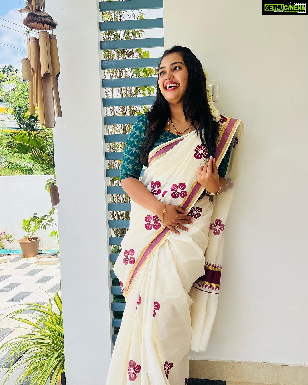 Mridula Vijay Instagram - Getting ready for Onam 😍 Costume @adonais_auora