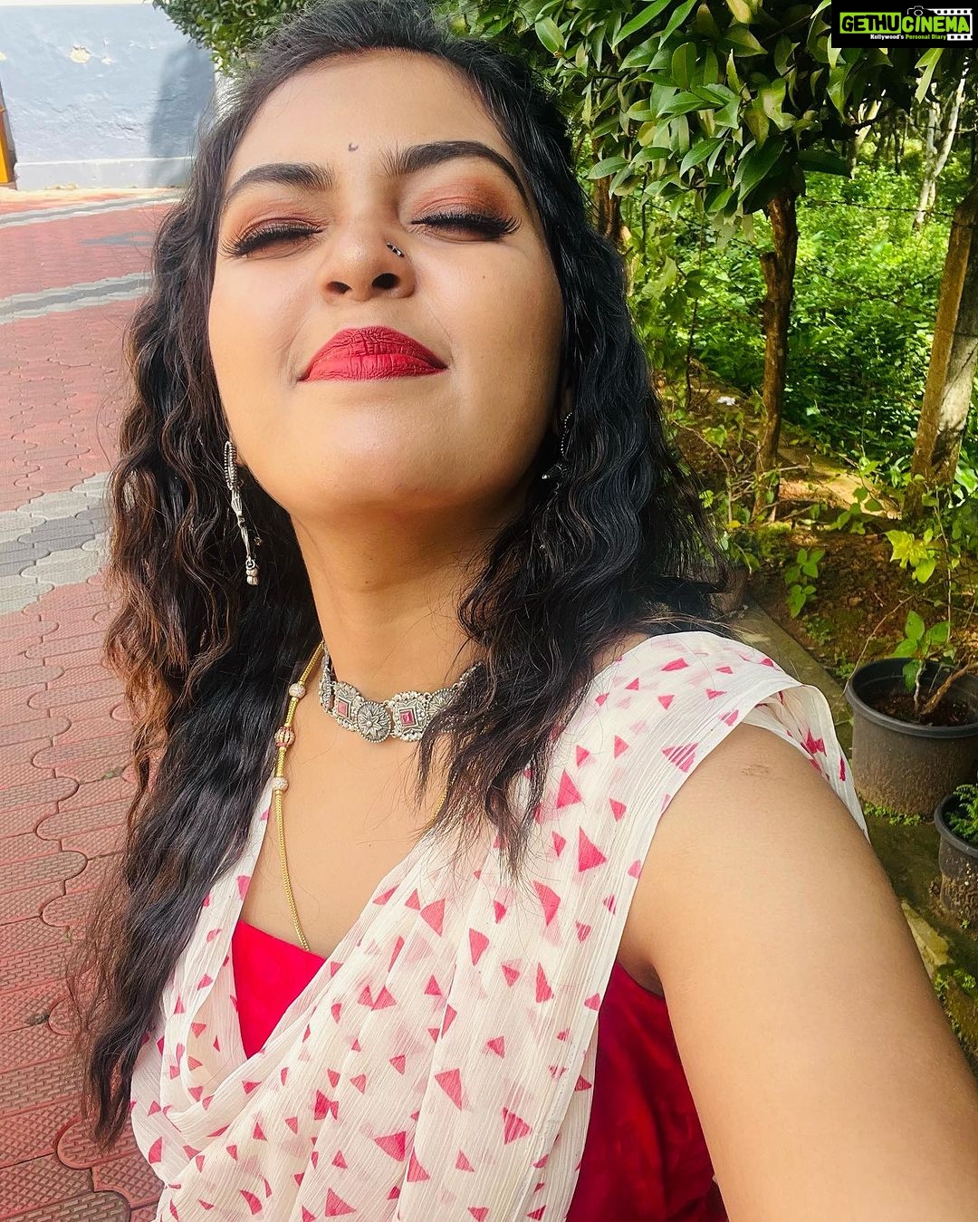 Mridula Vijay Instagram - Stay beautiful 😜🥰