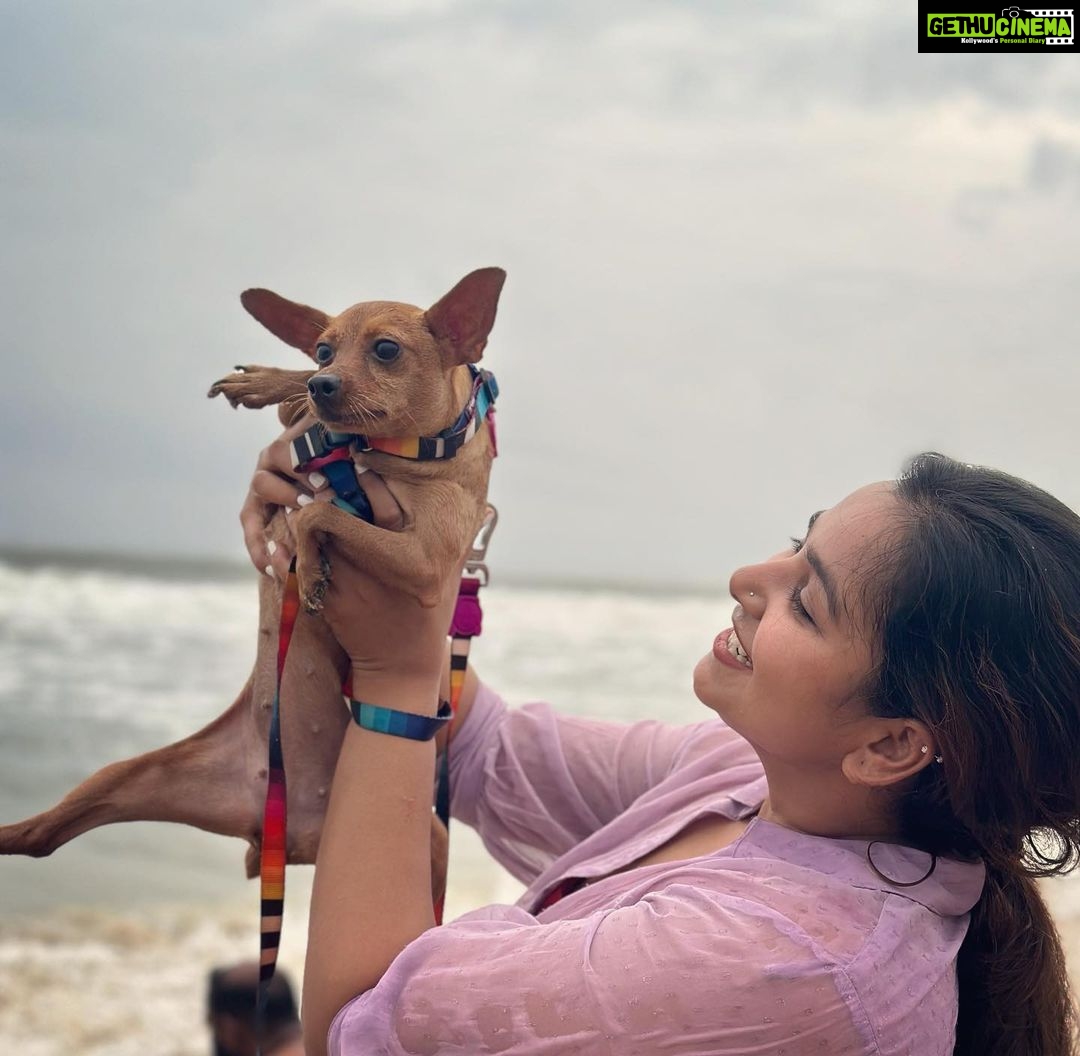 Mrudula Murali Instagram - 🌊🐕🏖️ Varkala Cliff